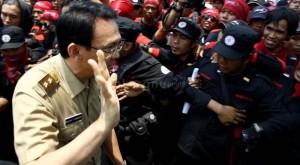 Jokowi Diminta Tegur Ahok Terkait Reklamasi