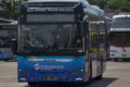 Petugas PT Transportasi Jakarta (Transjakarta) mengemudikan bus listrik produksi perusahaan otomotif China, Higer saat uji coba di Jakarta, Jumat (10/9/2021).